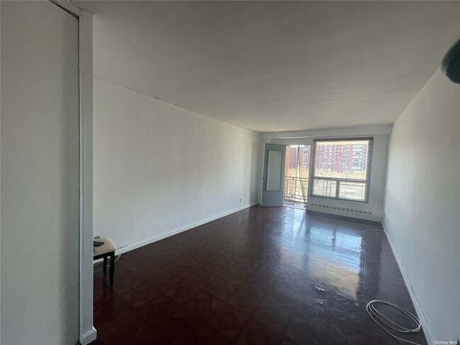 Foto del edificio - 61-15-61-98 98th St
