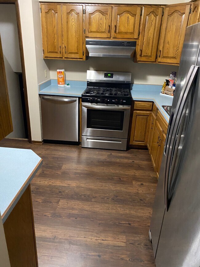Cocina con lavavajillas nuevo - 1309 Sw Lynn Dr.