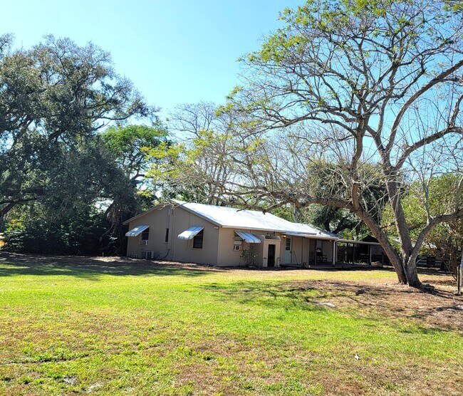 Foto del edificio - 4362 W Midway Rd