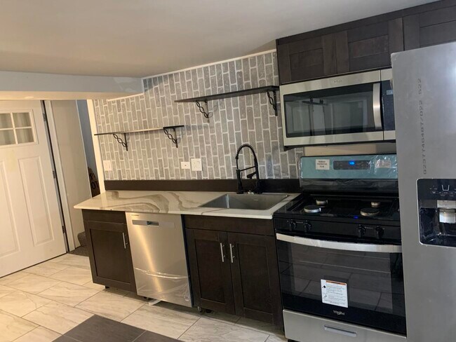 Foto del edificio - 2863 W Belden Ave