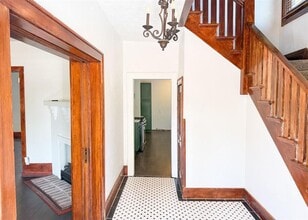 Building Photo - 1741 W Park Pl