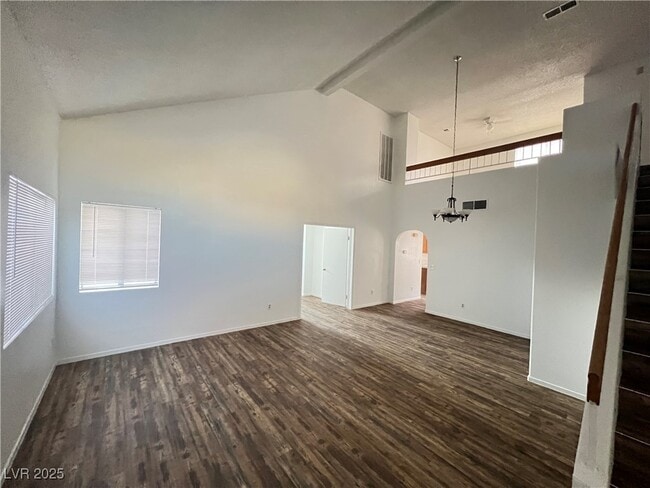 Building Photo - 135 Monteen Dr