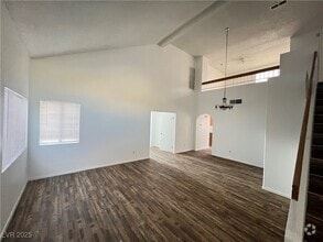Building Photo - 135 Monteen Dr