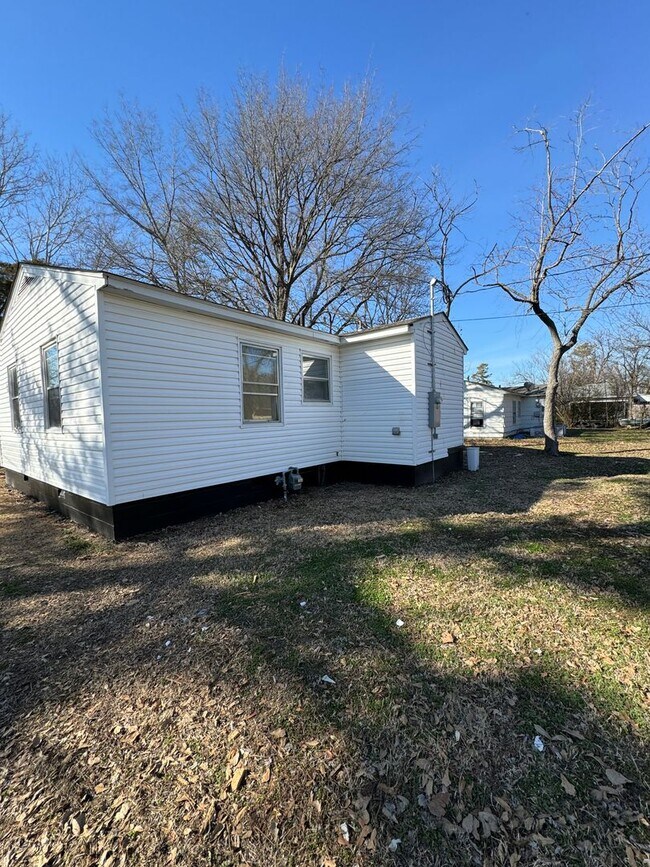 Building Photo - Remodeled 2 /1 in Truman