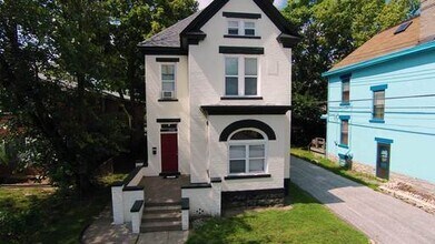Building Photo - 1379 Forsythe Ave