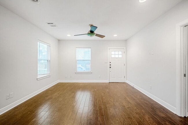 Foto del edificio - 3 Bedroom, 2 Bath Home near Downtown in Ea...