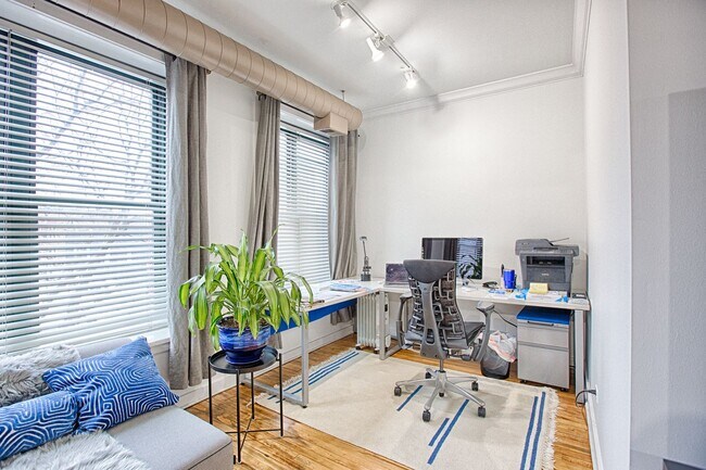 Foto del edificio - Video Tour- HUGE 1 Bedroom- 2 1/2 Bath Apartment. High-end loft style. Cook's Kitchen- Common Roo...