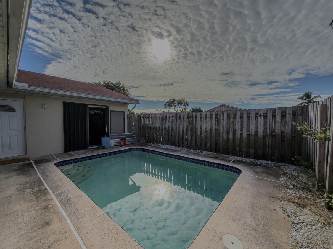 Foto del edificio - 4377 Woodstock Dr