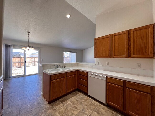 Foto del edificio - 3 bedroom Home located in the Desert Lakes Subdivision  - Fernley NV