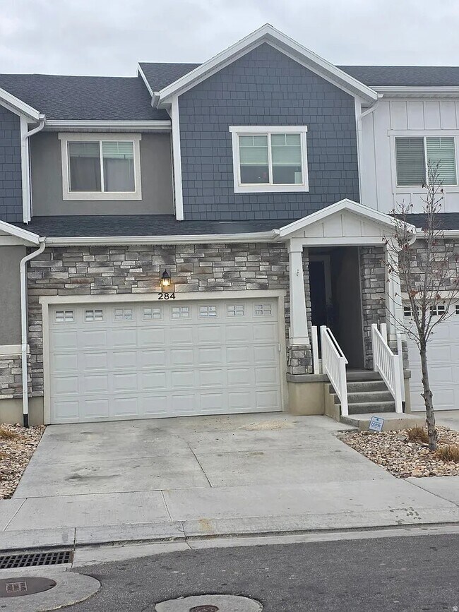 Building Photo - 284 Eaglewood Dr