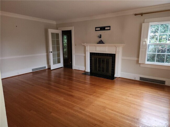 Building Photo - 123 Devane St