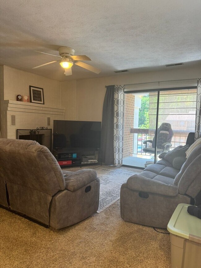 Building Photo - Two Bedroom Two Bath Condo Close To Newtown