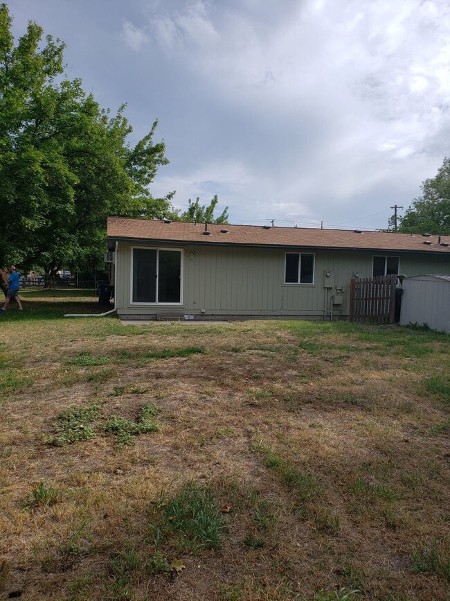 Building Photo - 1217 Hanson Ave
