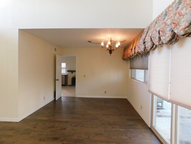 Foto del edificio - Beautiful 2 story Home in Anaheim
