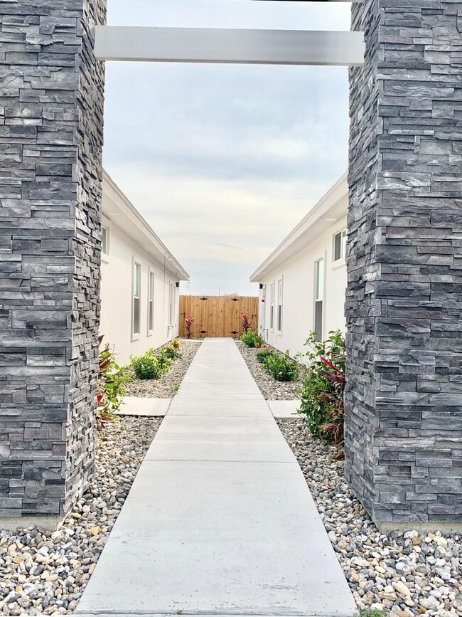 Foto del edificio - 2016 Summerland Ln