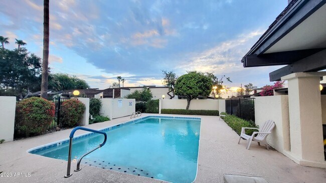 Foto del edificio - 6735 N 16th Pl