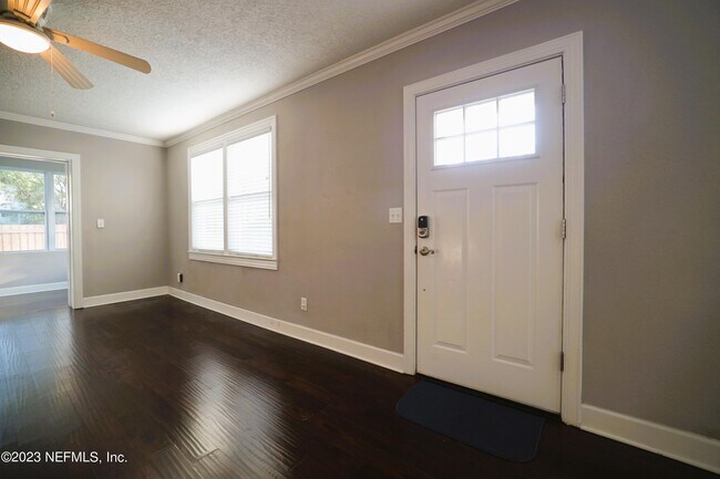 Building Photo - 1429 Challen Ave