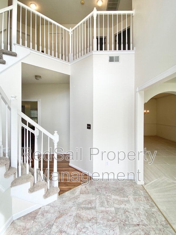 Building Photo - 889 Holbrook Dr