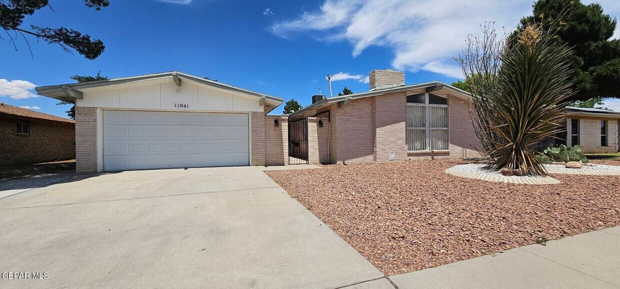 Primary Photo - 11041 Bob Stone Dr