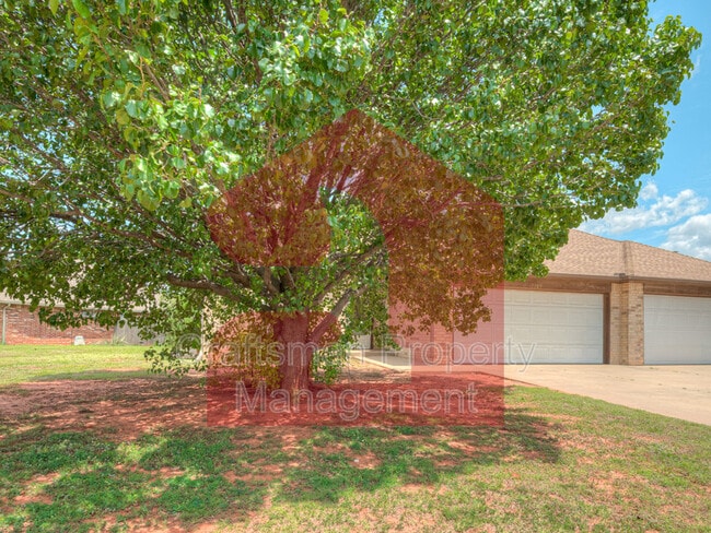 Photo - 2709 Silvertree Dr House