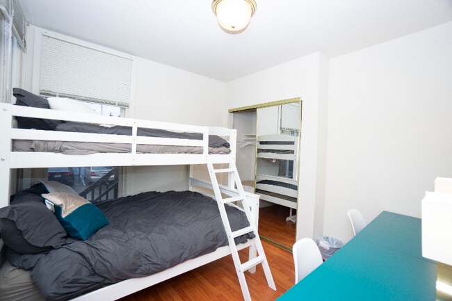 Foto del edificio - 2221 Dwight Way