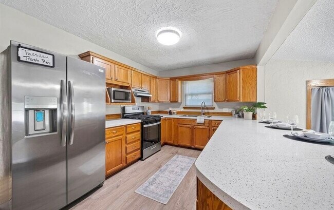 Foto del edificio - 1815 N Woolsey Ave