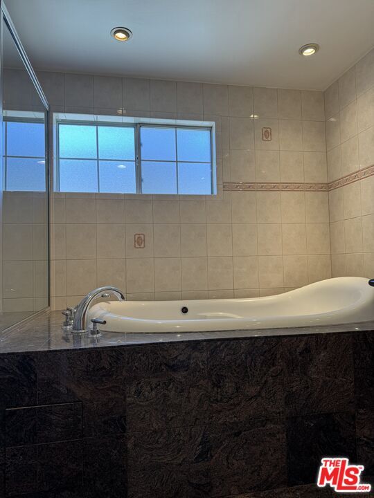 Foto del edificio - 5412 Hazeltine Ave