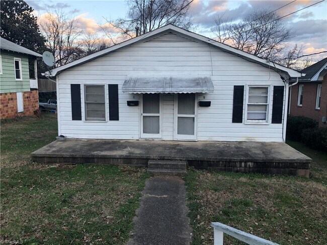 Building Photo - Charming 1 Bed Duplex in Prime Winston-Sal...