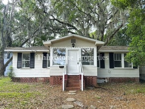 Building Photo - 6965 Lorain St