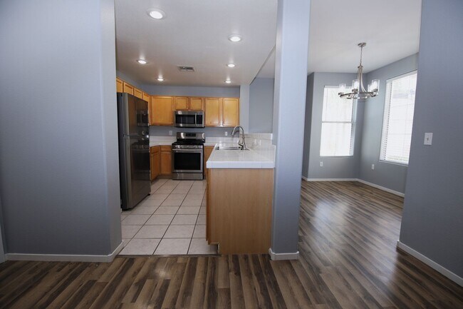 Foto del edificio - First Floor Condo in Green Valley!