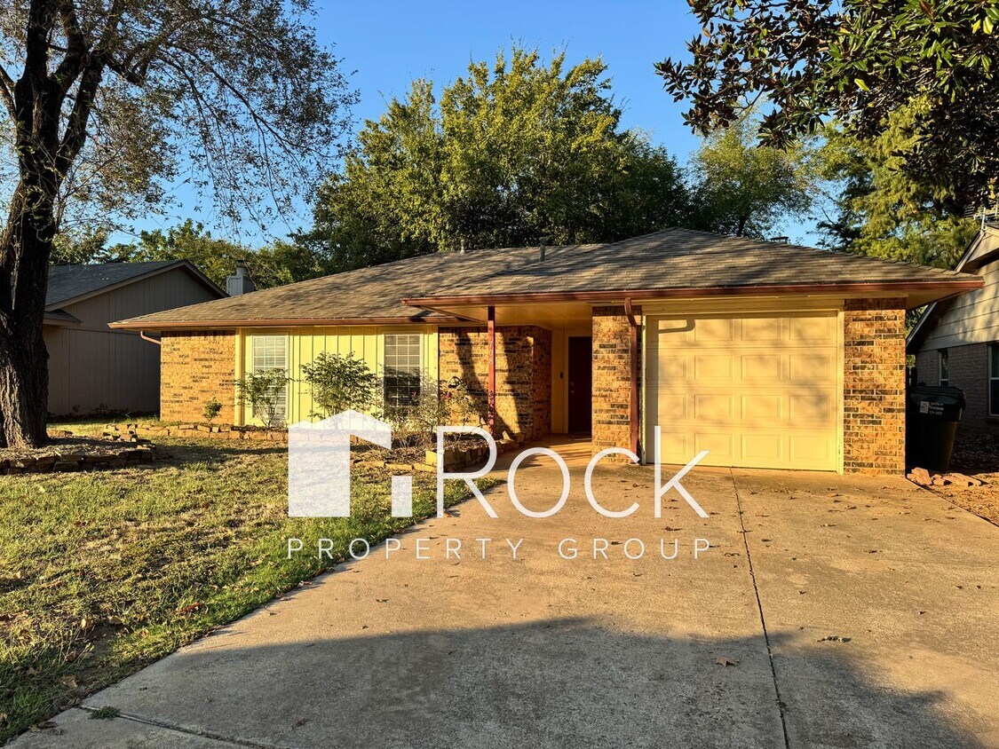 Primary Photo - 3 Bedroom Home in NW Norman