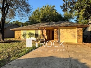 Building Photo - 708 Branchwood Dr