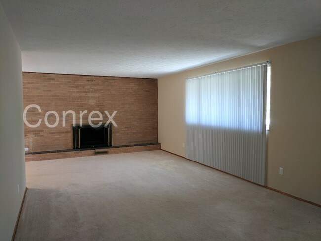 Foto del edificio - 240 Hilltop Dr