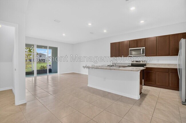 Foto del edificio - 33028 Tulip Petal Ln