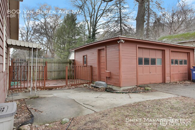 Building Photo - 809 Van Buren Ave NW