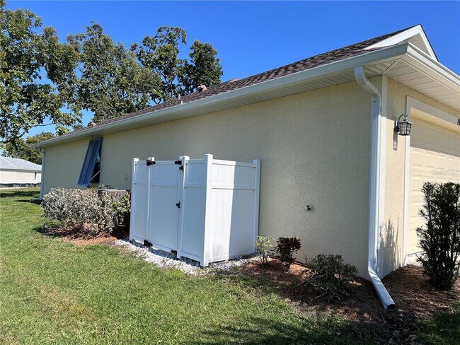 Foto del edificio - 16255 Branco Dr