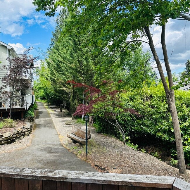 Building Photo - Unfurnished Elegant Townhome – Dual Primar...