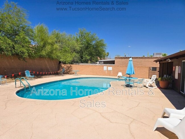 Building Photo - 510 W Cll Lago