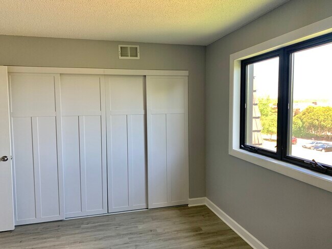 Foto del edificio - 13000 W Heiden Cir