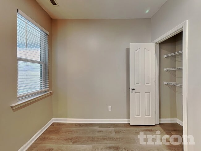 Building Photo - 932 Avondale Dr