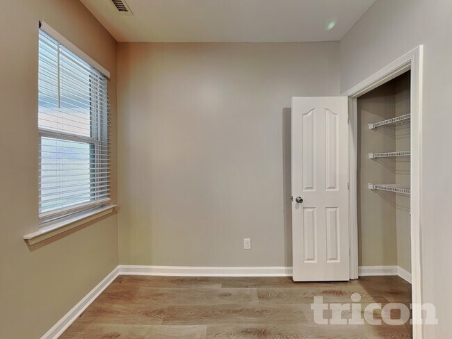 Foto del edificio - 932 Avondale Dr