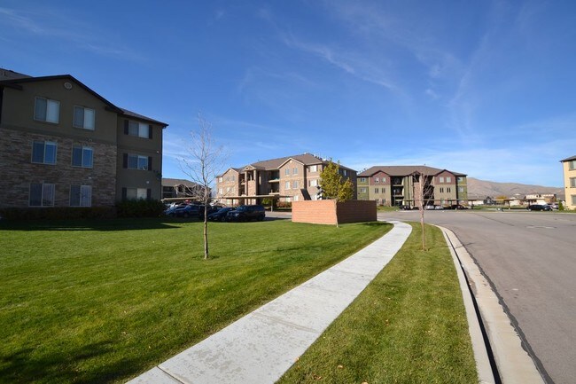 Building Photo - 3585 Rock Creek Rd