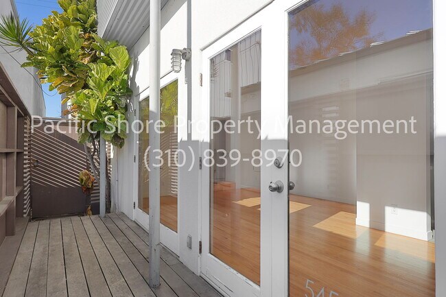 Foto del edificio - 545 1/2 Rose Ave