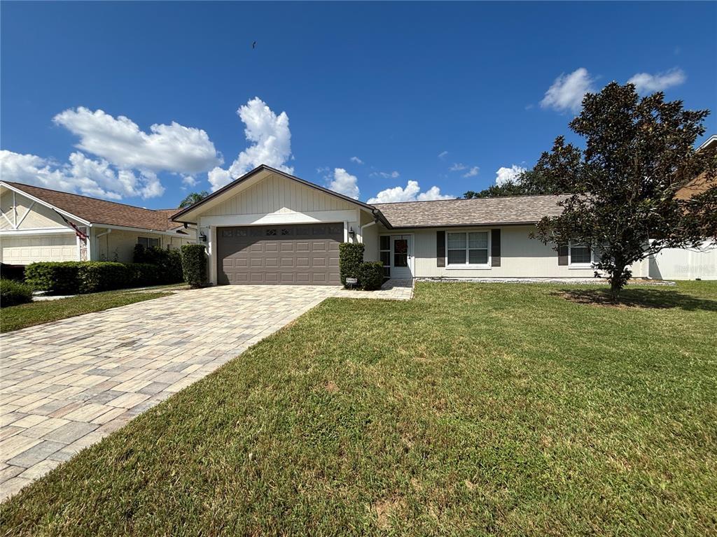 Foto principal - 2615 Westbury Ave