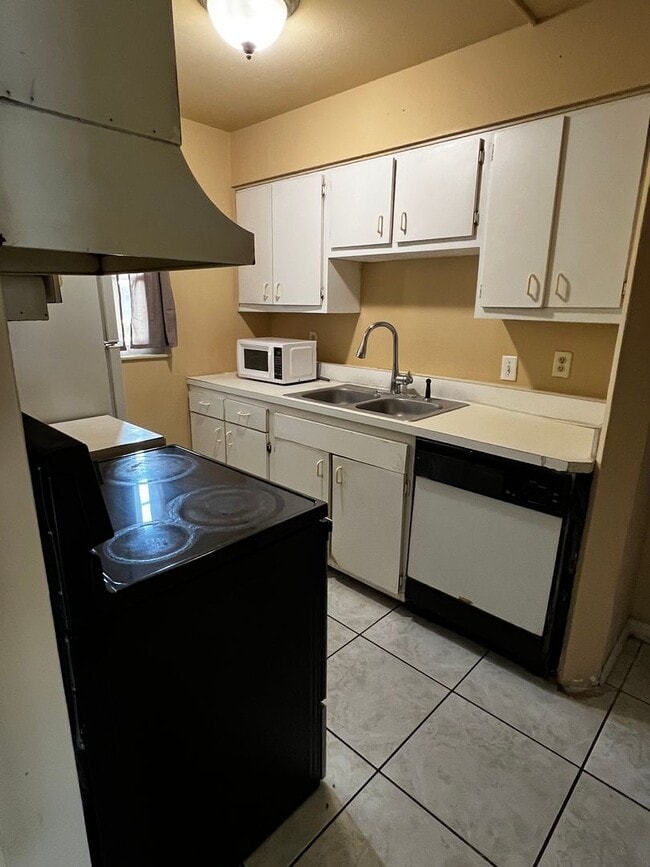 COMING SOON - 2 Bed 1 Bath Condo - COMING SOON - 2 Bed 1 Bath Condo
