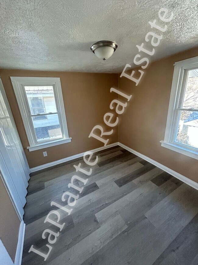 Foto del edificio - Charming 3-Bedroom Home with Fresh Updates in South Toledo