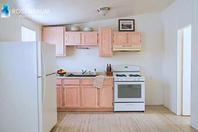 Foto del edificio - 2460 N Treat Ave