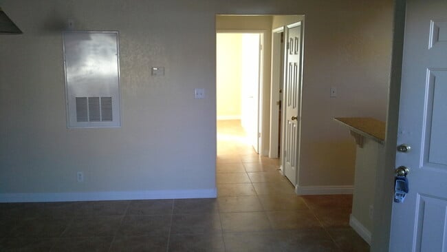 Building Photo - Vizcaya Condo in Gated Community