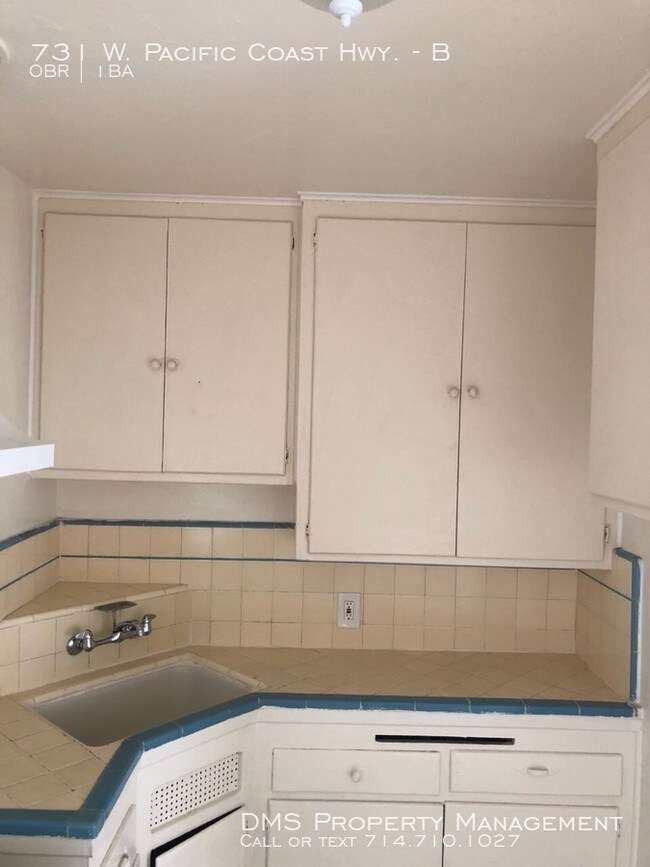 Building Photo - Studio Apartment with Tile Floors