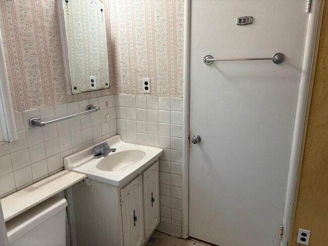Building Photo - 4639 James Ave